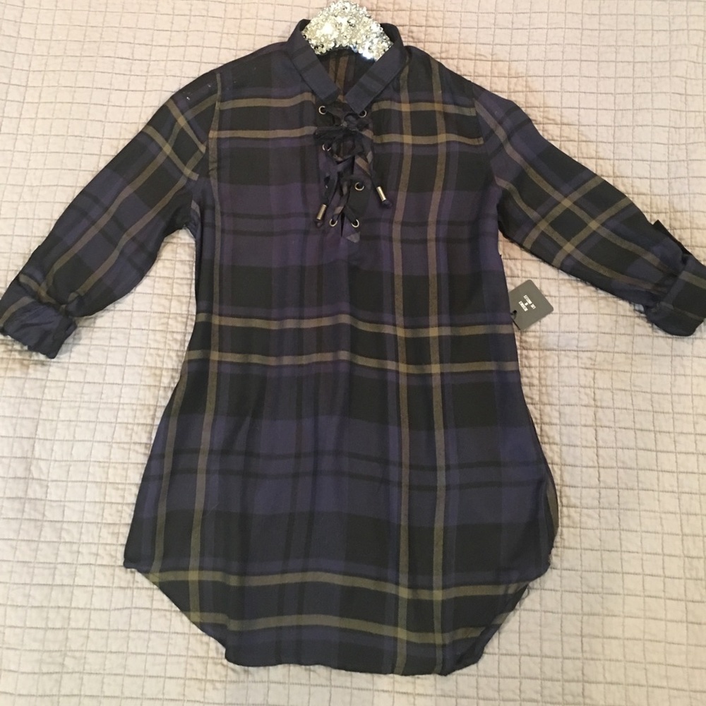 ❤️ Host Pic ❤️ Lace Up Paige Plaid shirt. - Picture 4 of 6